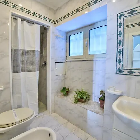 Vico Paradisiello 12